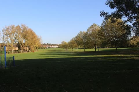 Guest House London, Property grounds