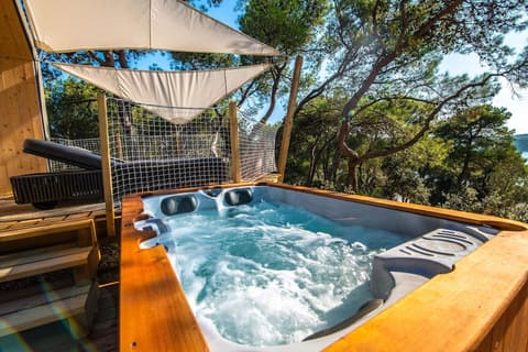 Arena One 99 Glamping, Room