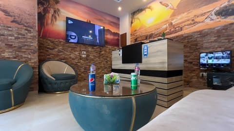 Makadi Pyramids View, Reception