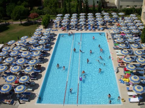 Dante Family Beach Resort, Pool