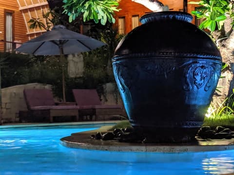 Paradesa Living, Pool