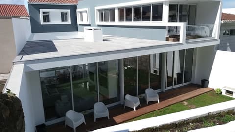 My Angra Charming House, Property grounds