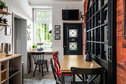 5 Vintage Guest House, Dining