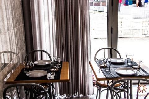 Nine Senses Guest House, Dining