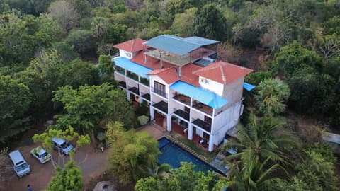 Amelia Resort, Front of property