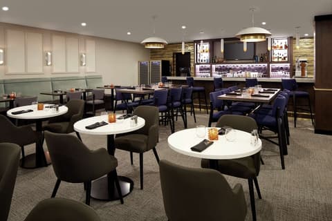 DoubleTree by Hilton Montreal Airport, Restaurant
