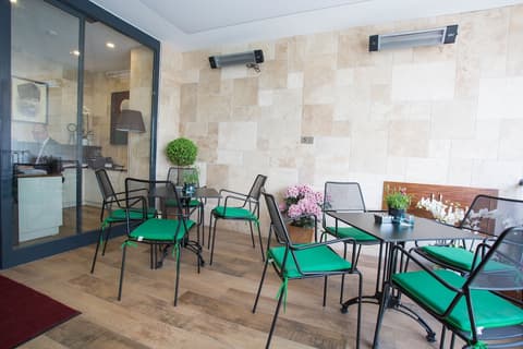 The White Orient Hotel, Lobby lounge