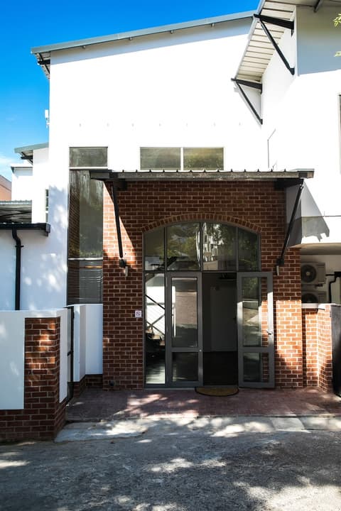 Zeederberg Corner, Check-in/check-out kiosk