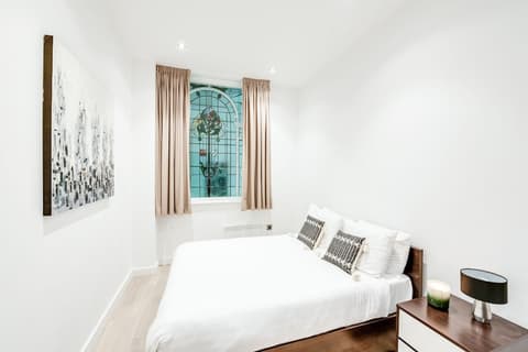 Terlon Apartments, Room