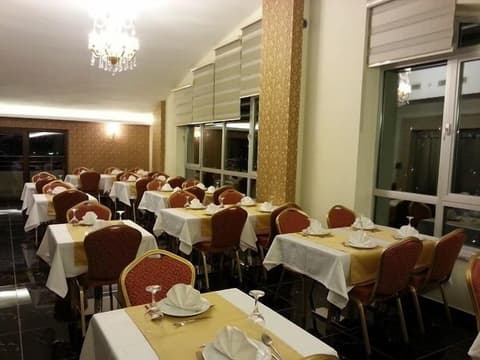 Gevher Hotel, Restaurant