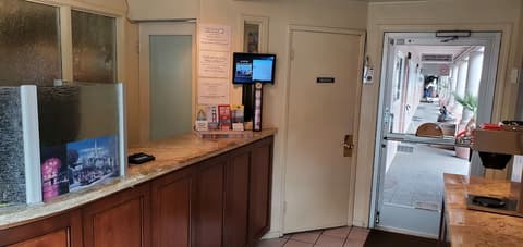 Townhouse Motel, Reception