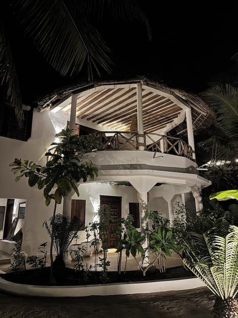 Mango Beach house, Exterior