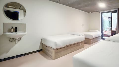 Ideal Youth Hostel, Room