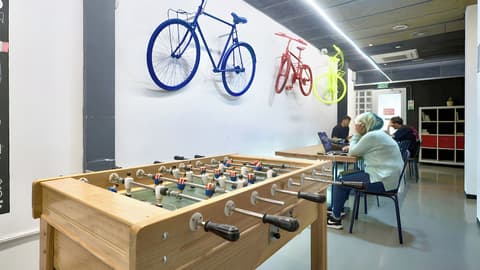 Ideal Youth Hostel, Reception