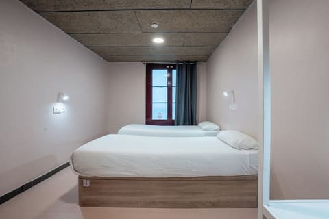 Ideal Youth Hostel, Room