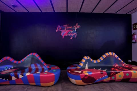 Ideal Youth Hostel, Living area