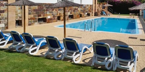 Hotel Marisma Sancti Petri, Outdoor pool