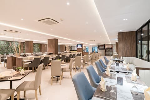 New Square Patong Hotel, Restaurant