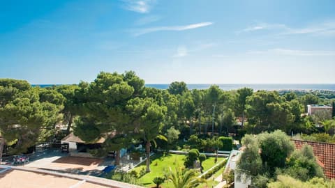 Hotel Cala Murada, Property grounds