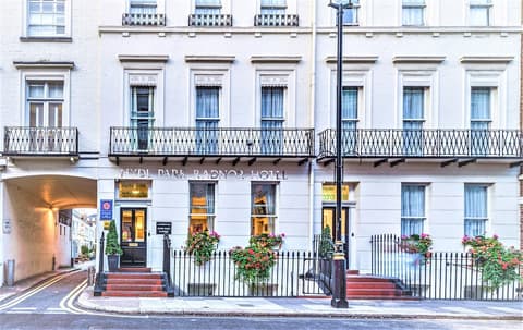 Hyde Park Radnor Hotel, Exterior