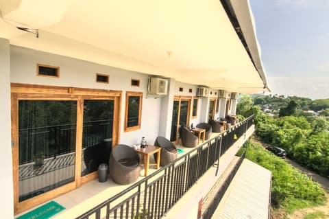 Hotel Bonne Nuit, Terrace/patio