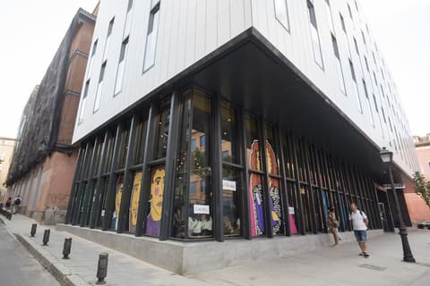 Bastardo Hostel, Exterior