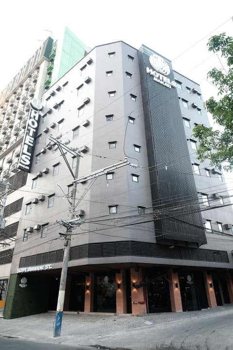 U Hotels Makati, Exterior