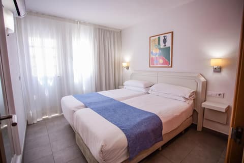 Caybeach Princess, Room