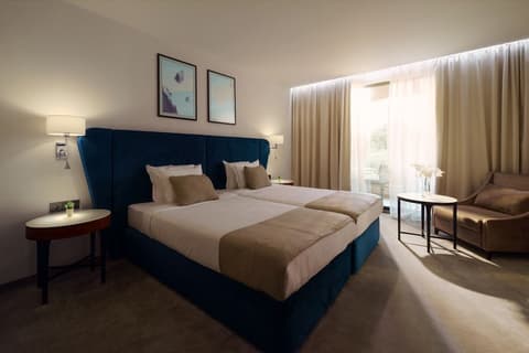 Astor Garden Hotel, Room