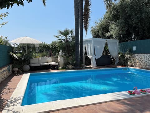 B&B Euthalia, Exterior