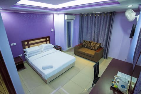 Euro Hotel and Apartments, Room