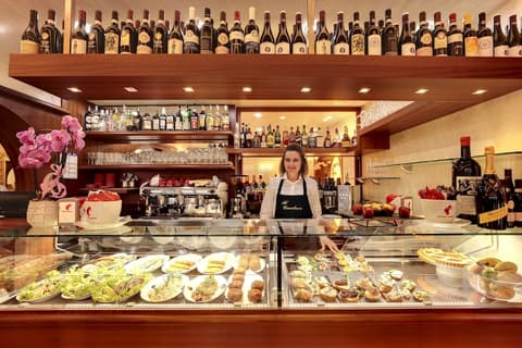 New Reiter Hotel, Bar (on property)