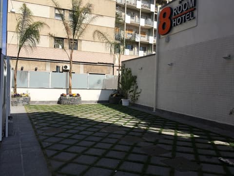 8 Room Hotel, Garden