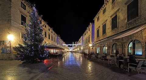 Nikola Apartments, Point of interest