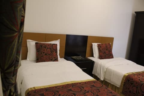 Aros Alfaisaliah Furnished Units, Room