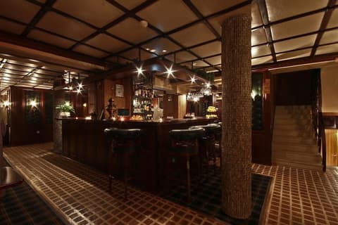 Hotel Friends, Lobby