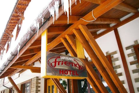 Hotel Friends, Exterior detail