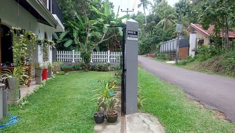 House Of Le Meridien, Property grounds