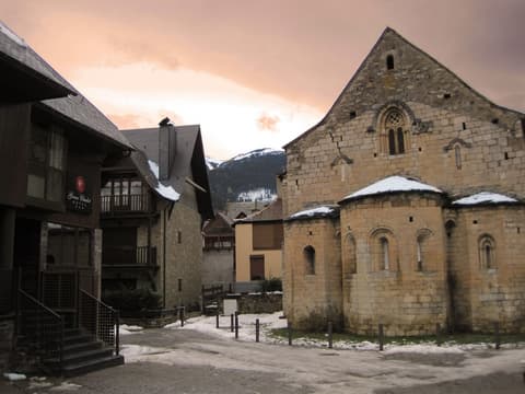 Gran Chalet Hotel, Property grounds