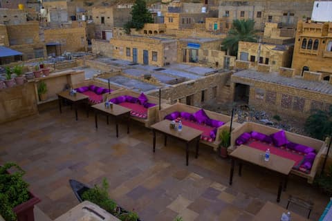 Hotel Shahi Palace, Breakfast area