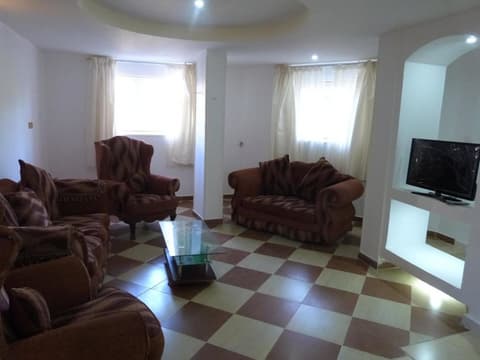 Spring Hotel Luxor, Lobby sitting area