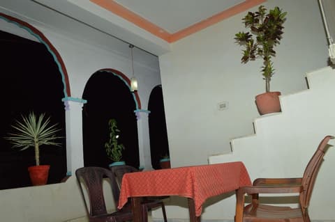 Hotel Plaza Khajuraho, Dining