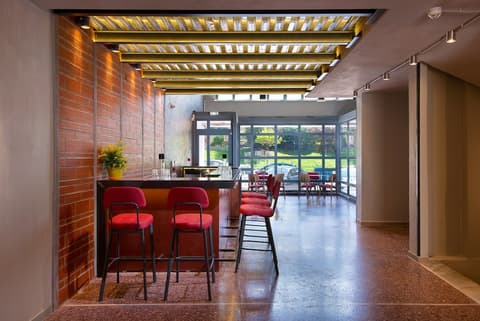 Urban Donkey, Lobby sitting area