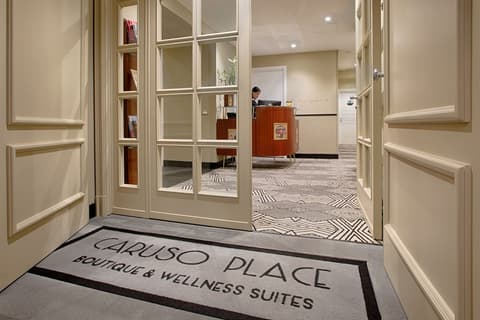 Caruso Place Boutique & Wellness Suites, Reception