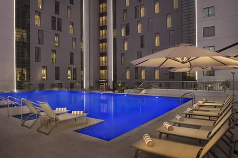 Hampton by Hilton Dubai Airport, Outdoor pool