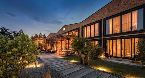 Warehouse By The Stay, Exterior