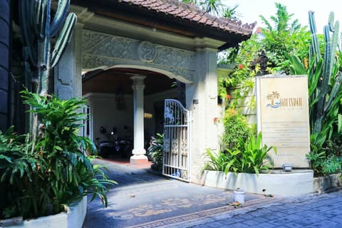 Sari Indah Cottages, Exterior detail
