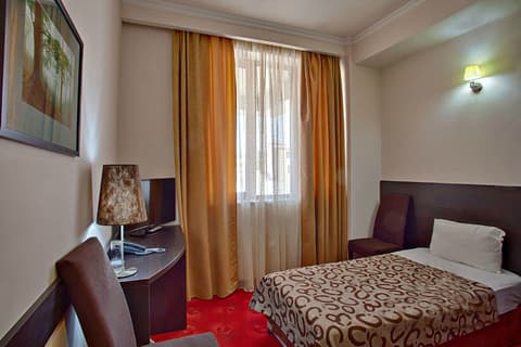 Regineh Hotel, Room