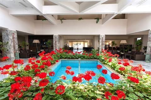 Regineh Hotel, Lobby