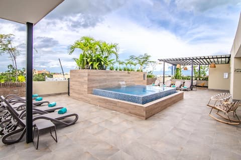 Hilton Garden Inn Cali Ciudad Jardin, Outdoor spa tub